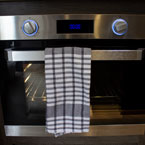 Oven May Show Optional Features. Features and Options Subject to Change Without Notice.