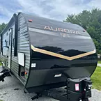 Exterior Aurora 29QBS front 
 May Show Optional Features. Features and Options Subject to Change Without Notice.
