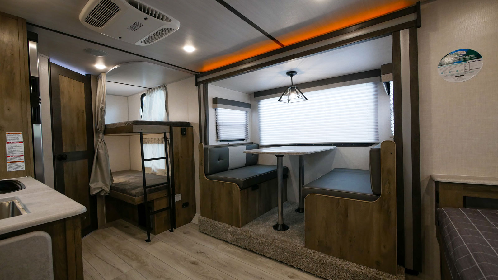 Surveyor Legend 19BHLE - Forest River RV