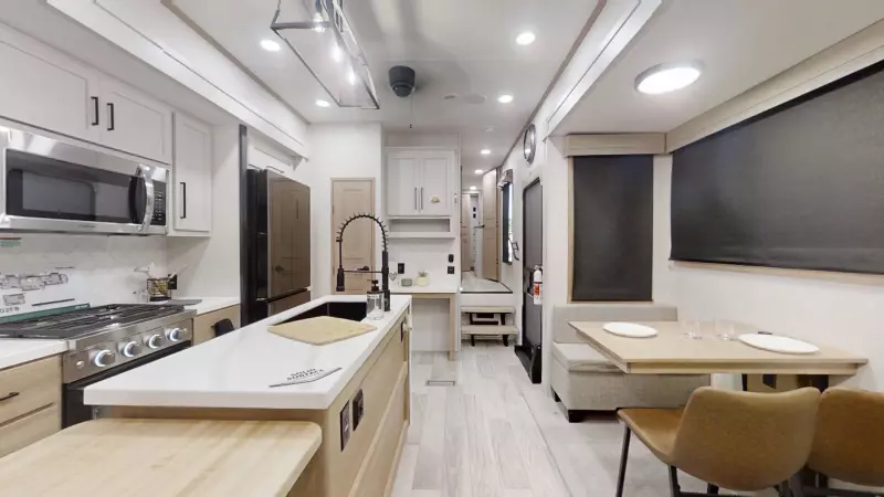 Sierra Fifth Wheels Main Room